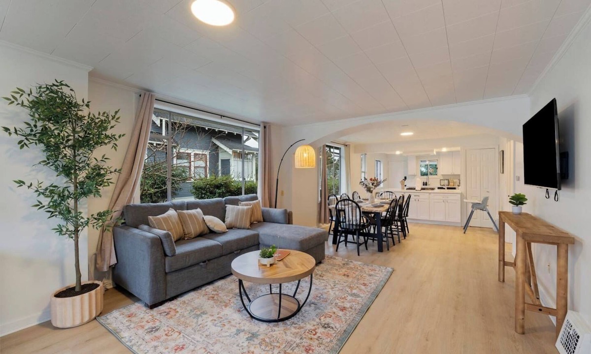 West Woodland House | Chic 4BR House | Prime Ballard/Seattle Location