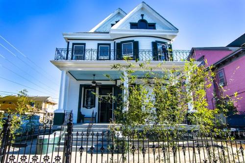 Seventh Ward House | Claiborne Historic Mansion - 5 bed-3bath