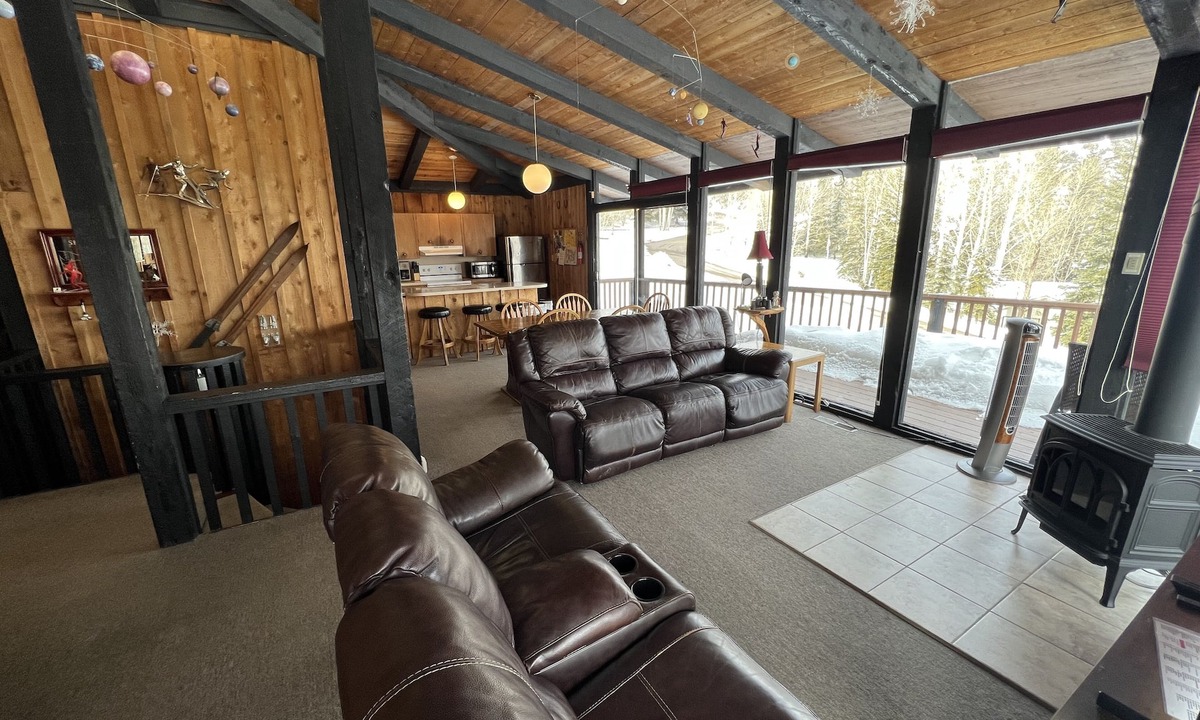Snowmass Village Ski Chalet | Classic Chalet on free shuttle route-fireplace, hot tub and sauna. 5 Bedrooms
