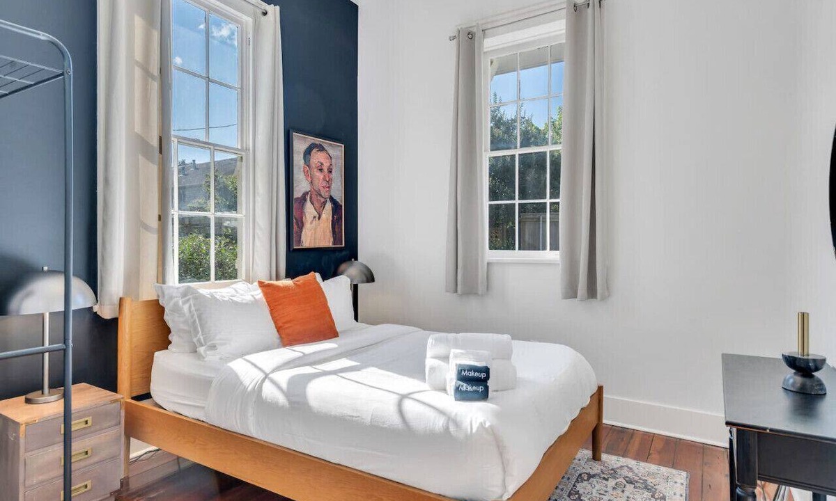 Faubourg Delachaise Apartment | Classy Magazine St Apartment | Parking + Laundry