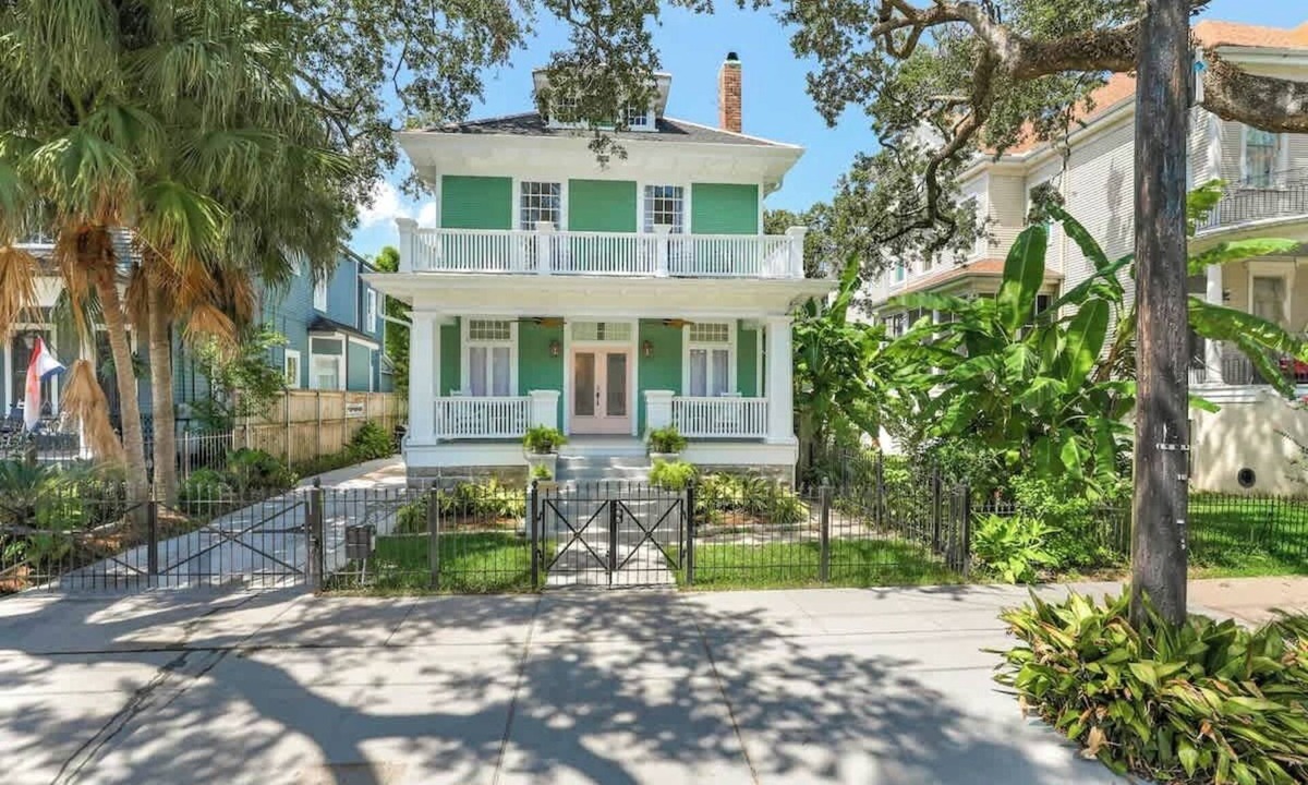 Touro House | Classy Upscale Home | Perfect Uptown Location