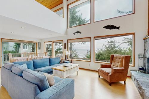 Oceanside House | Cliffside Serenity