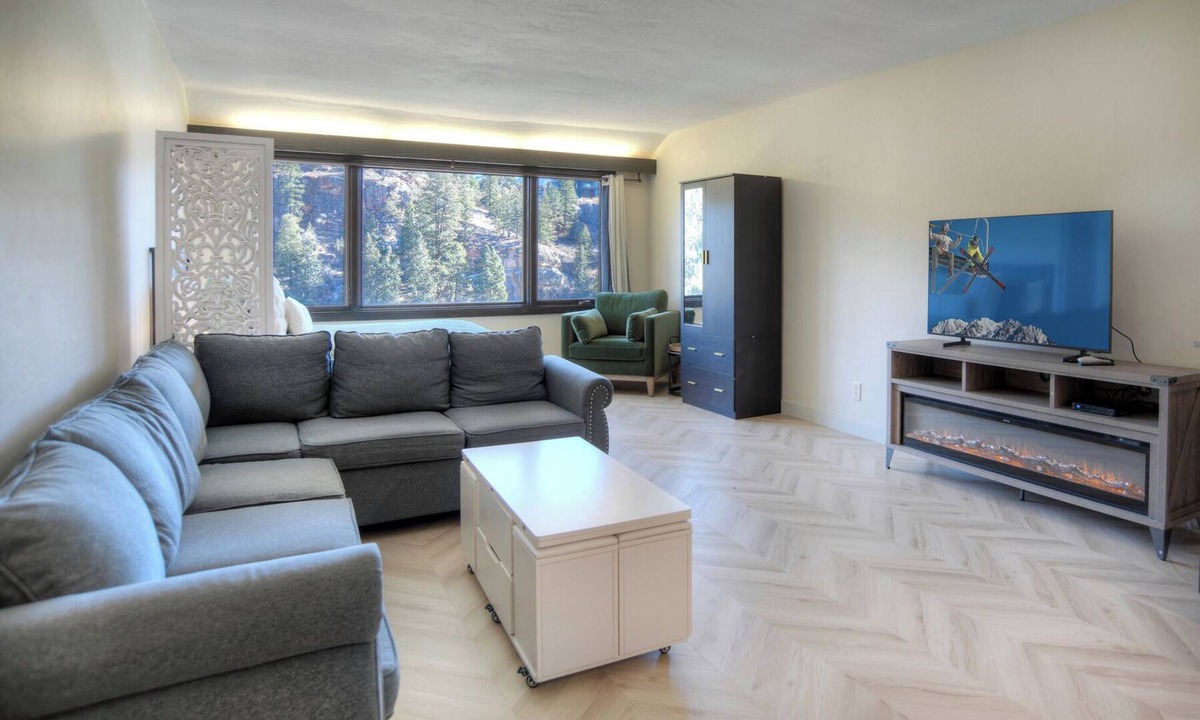 Purgatory Cabin | Cloud Nine | AC, Pool, Hot Tub, Golf & Ski