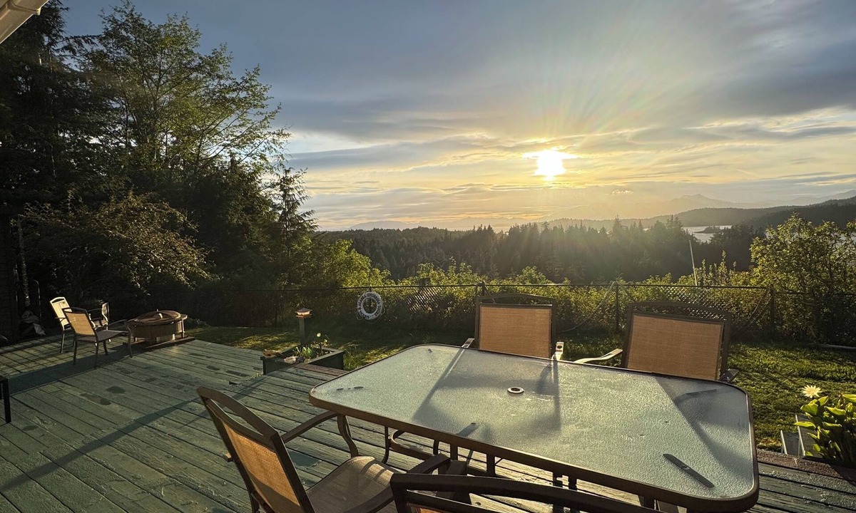 Ketchikan House | Clover Pass Lookout -3Bed, 2bath Home with amazing views & plenty of amenities!