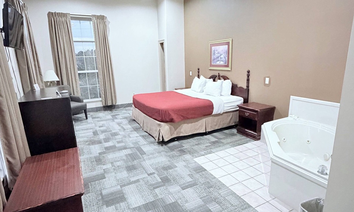 Collins Hotel | Collins Inn & Suites