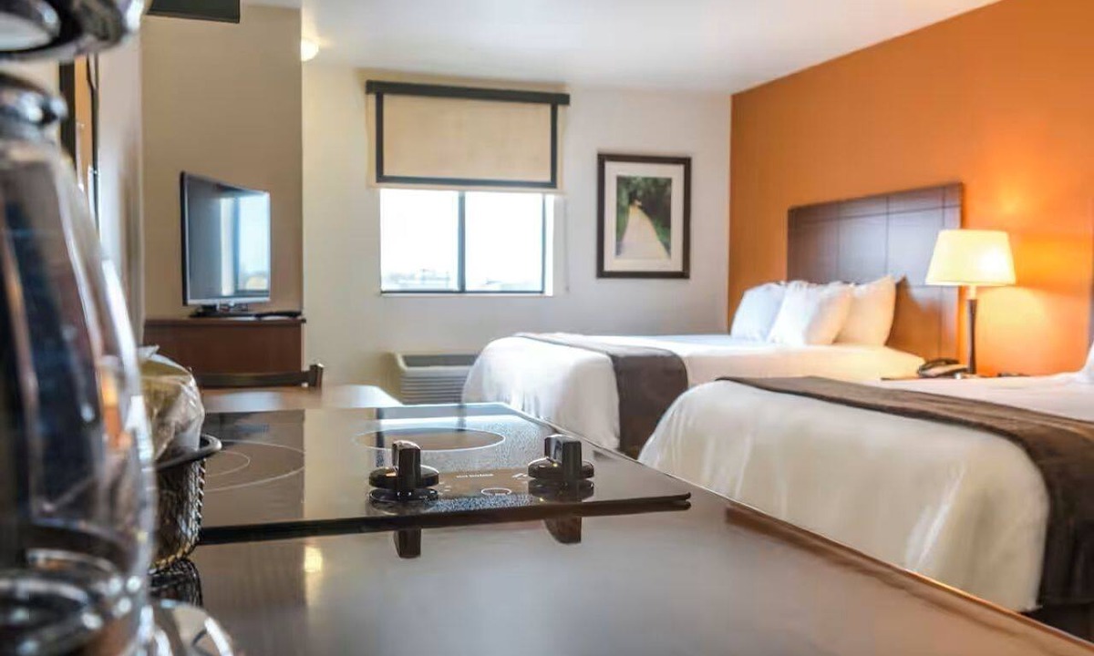 Pasco Hotel | Comfortable Suites with Kitchenettes Near HAPO Center and Event Sites