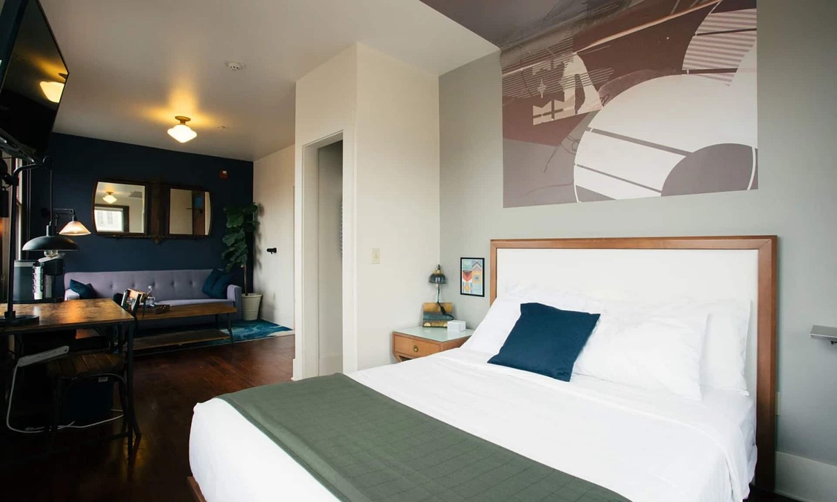 Astoria Hotel | Commodore Hotel