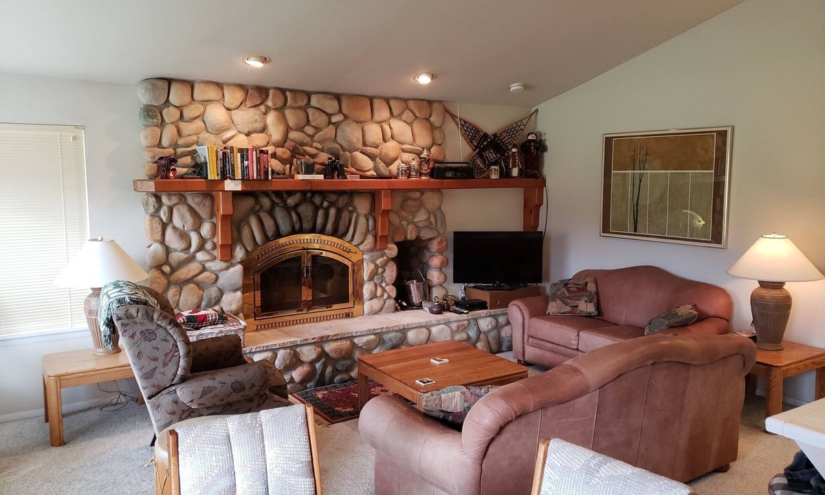 Leavenworth Condo | Condo with Mountain Views Walking Distance to Town