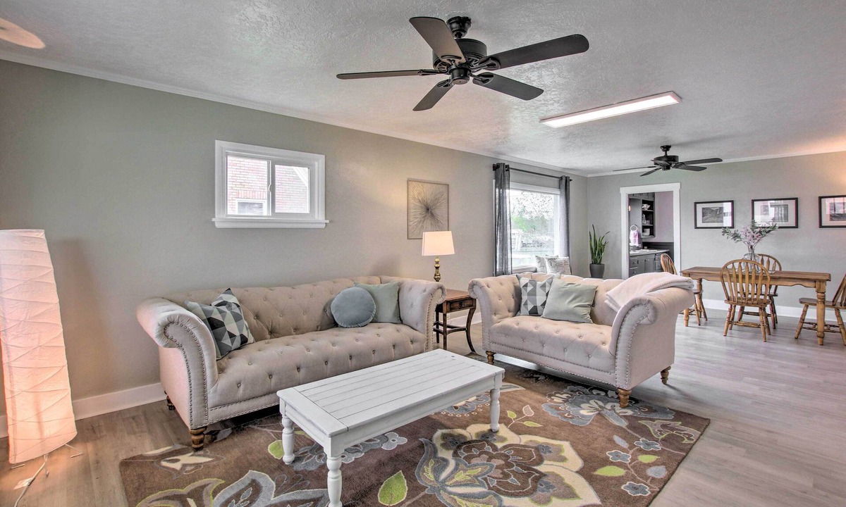 Preston House | Convenient Preston Retreat w/Private Yard!