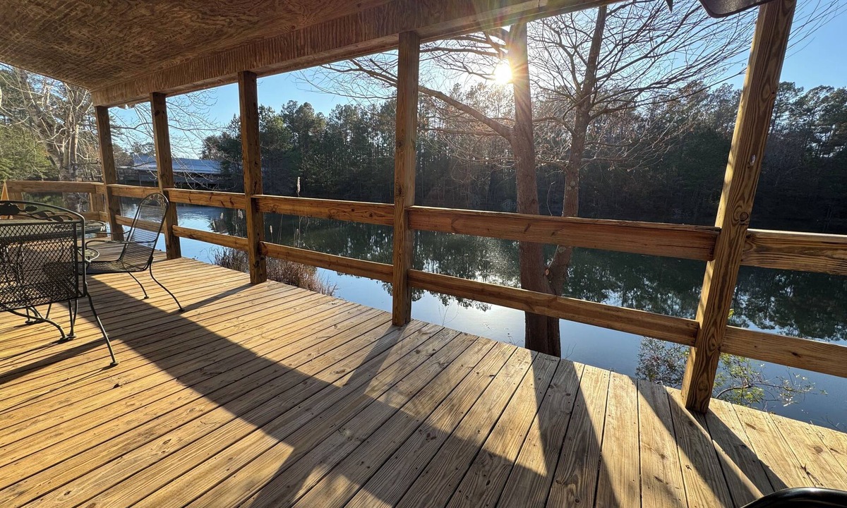 Summit House | Country Lake Getaway.