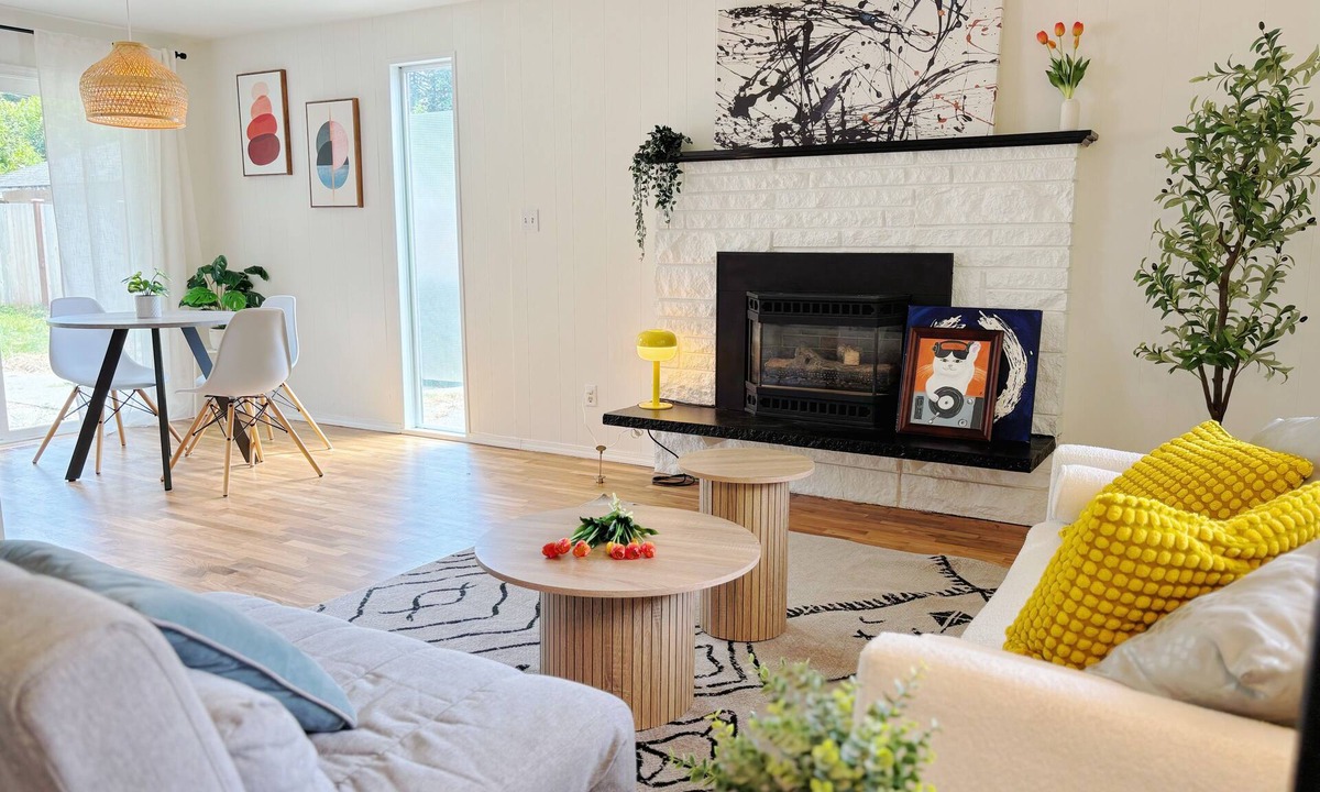 Mountlake Terrace House | Cozy 2-bedroom house with jacuzzi in Mountlake Terrace