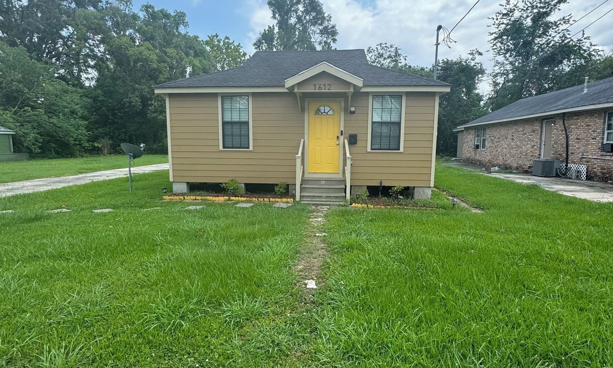 Mid City North House | Cozy 2-bedroom home near Southern University, LSU and the interstate.