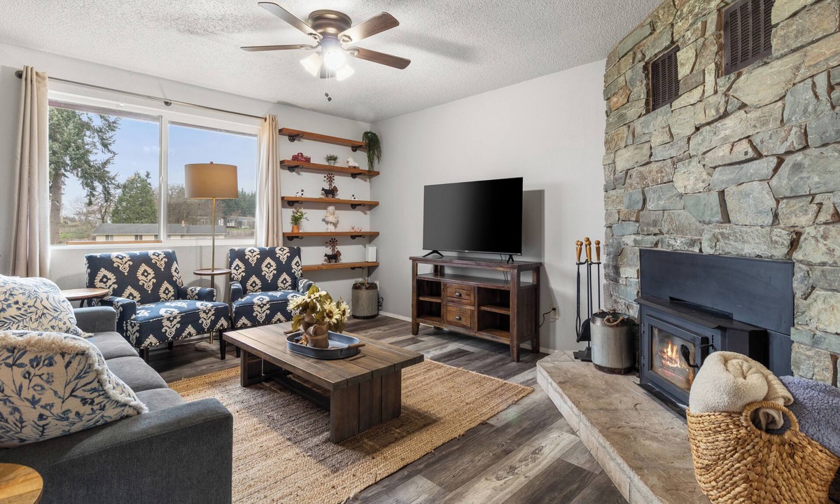 Galvin House | Cozy 3BR modern farmhouse in Rochester with stone fireplace, fenced yard, and easy I-5 access.