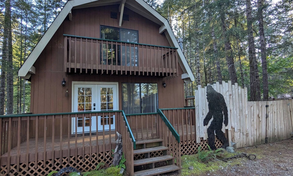 Hoodsport House | Cozy and comfortable home away from home!