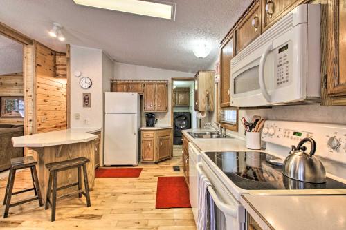 Crosby House | Cozy Crosby Cabin Near Serpent Lake + Main St