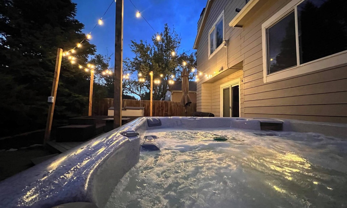 Northwest Colorado Springs House | Cozy Home Pikes Peak Hot Tub Fire Pit Trails