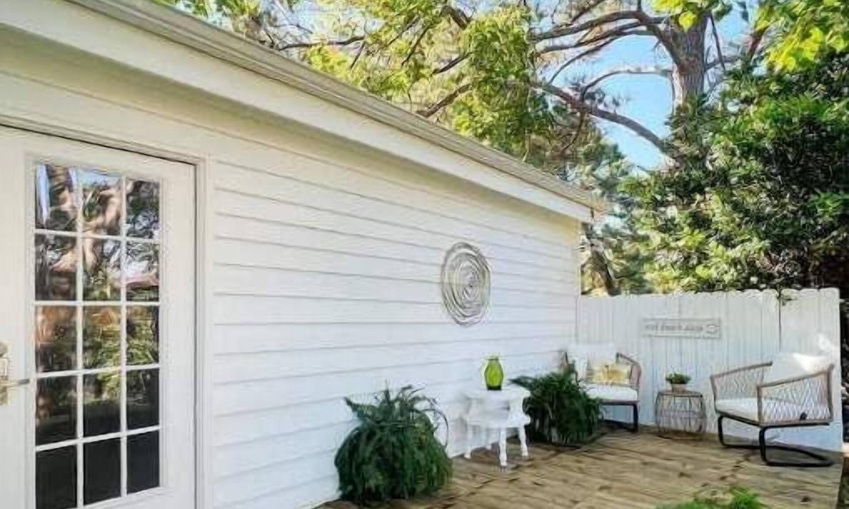 Myrtle Grove House | Cozy loft with parking and private patio with barbecue grill