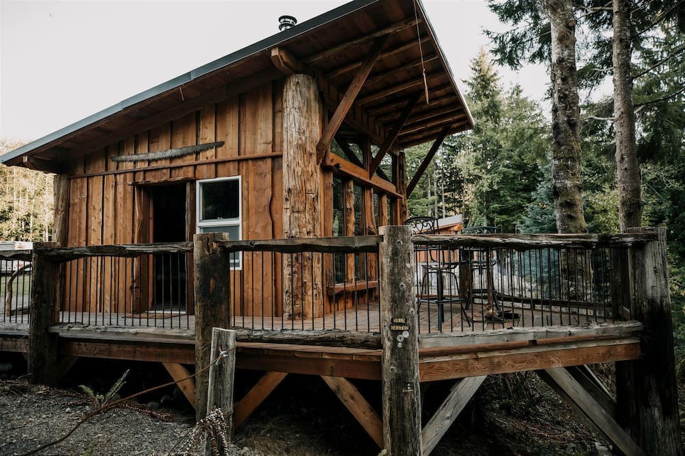 Forks Cabin | Cozy Log Cabin with Wood Burning Stove and Private Deck on the Olympic Peninsula, Washington