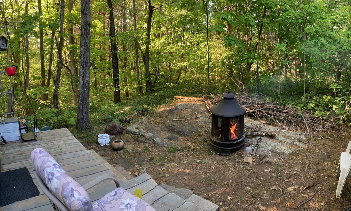 Gravenhurst Cabin | Cozy rustic private cottage 1 minute to beach