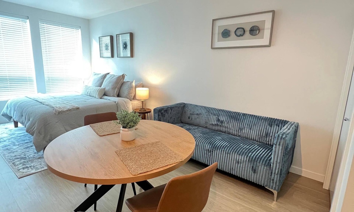 New Tacoma Apartment | Cozy studio with King Bed and 75" Roku TV in charming Tacoma