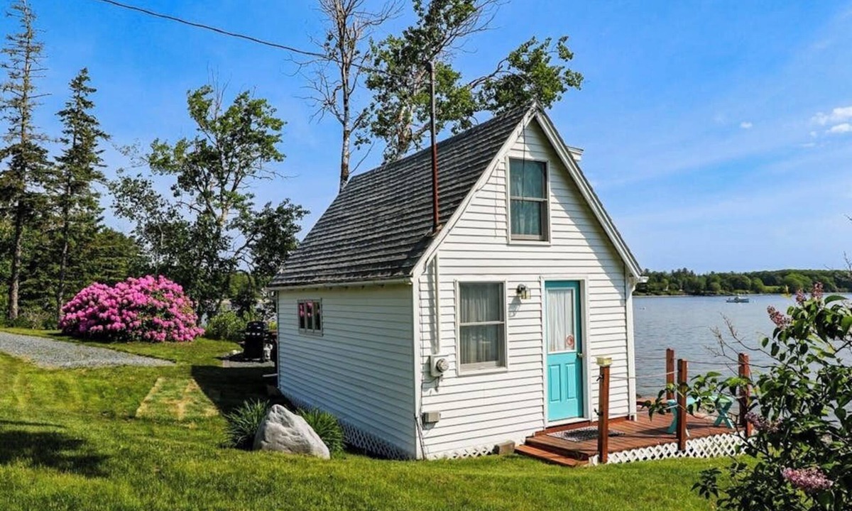 Surry House | Cozy Studio with Lofted Sleeping Space and Great Water View