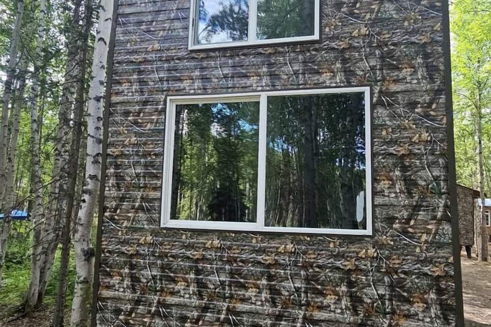 Houston House | Cozy Tiny Cabin Getaway with Kids Play Area, Firepit and Picnic Tables in Houston, Alaska