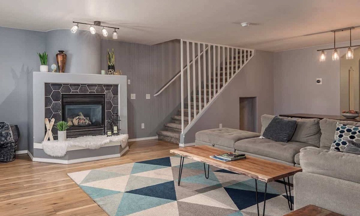 Spenard House | Cozy Townhouse Close To Airport - 3 Bedroom