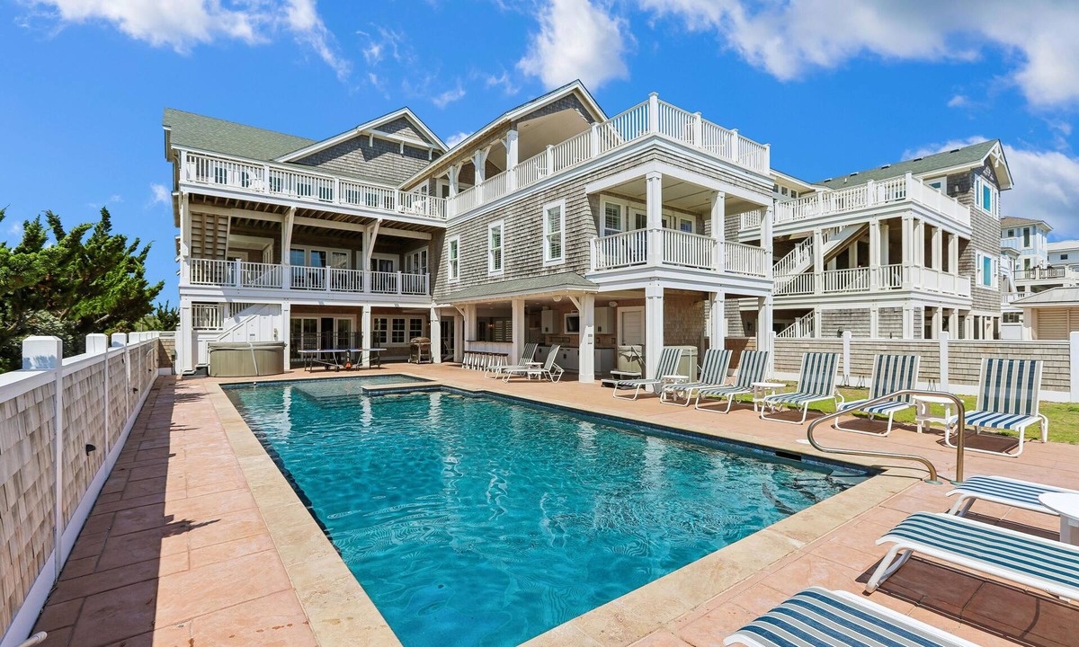 Pine Island House | Crew Quarters - 16BR Oceanfront with Elevator, Pool and More!
