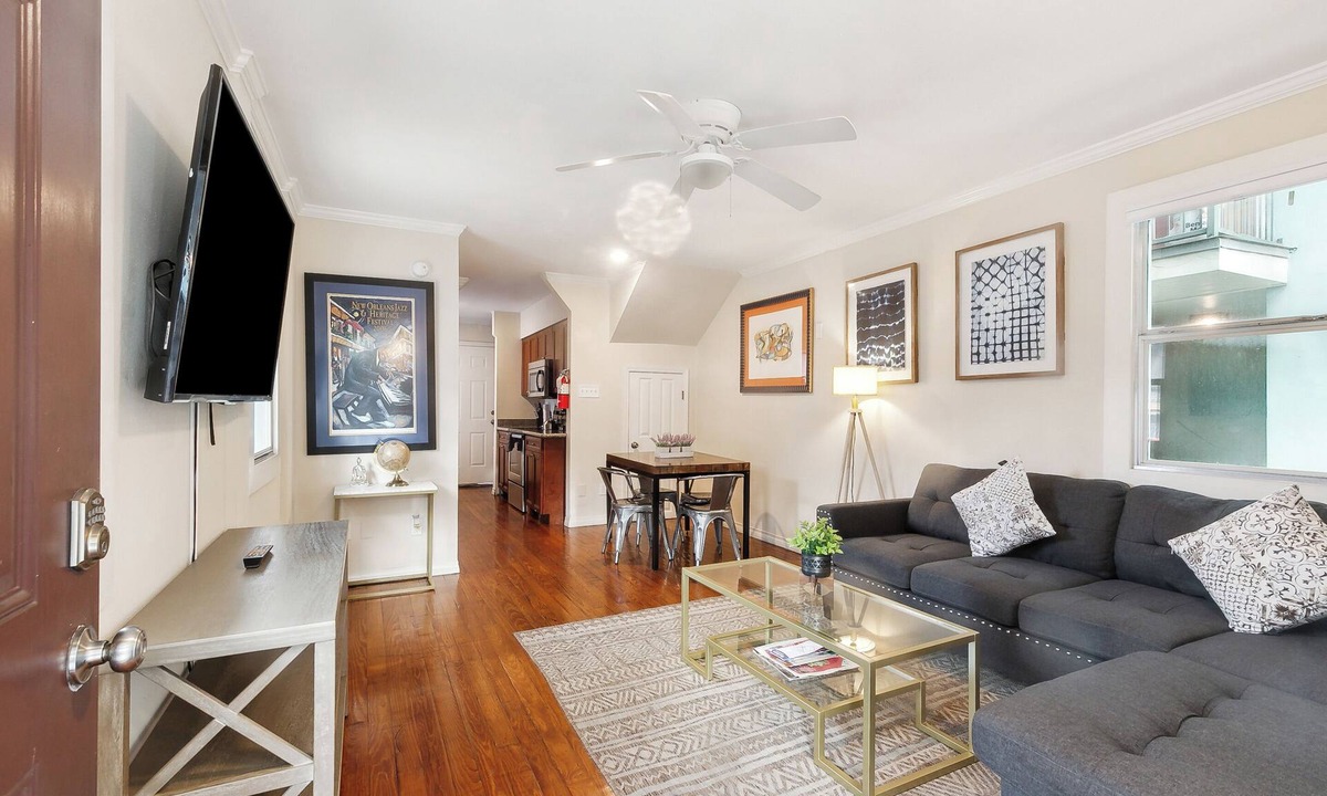Treme House | Cute 2bed 1.5ba Townhouse 10min walk to French Q with free gated parking