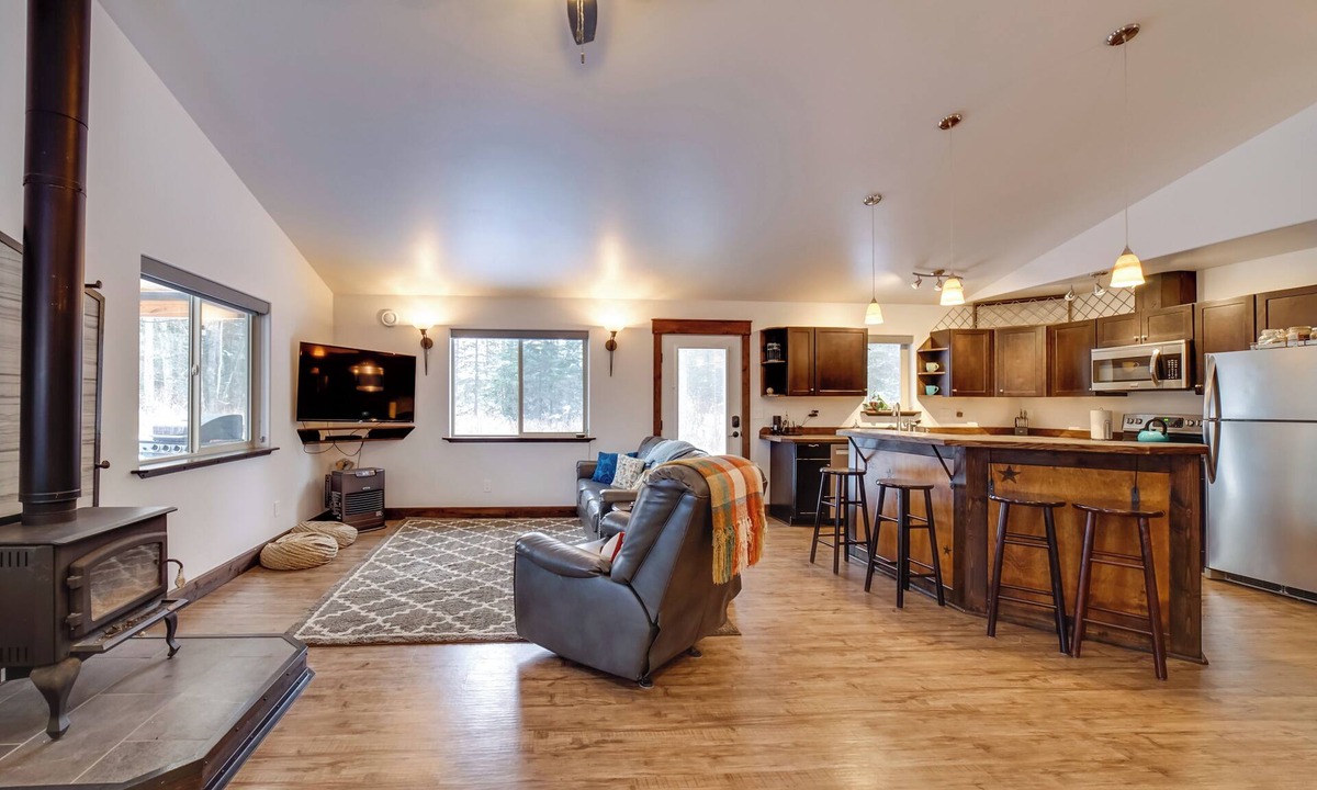 Talkeetna House | Denali Basecamp: Cozy Talkeetna Chalet w/Fire Pit