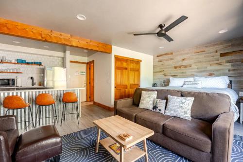 Historic District Apartment | Der Steiermark Unit 108 - Cozy King Studio Off Main St & Peak 9 Base w AC, Balcony, Shared Hot Tub & Free Parking - No Fireplace