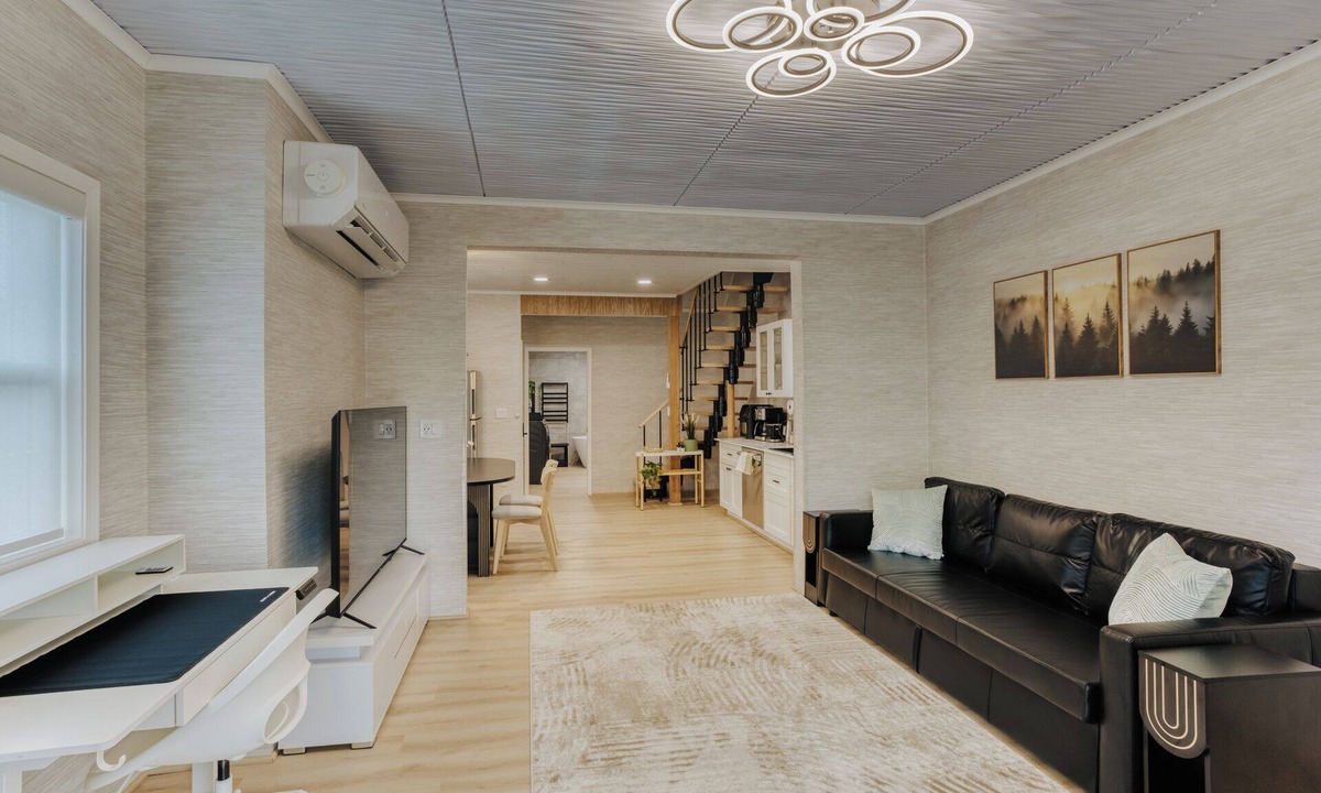Gaffer District House | Designer Corning Retreat Walk to CMOG & Downtown