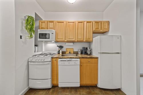 Midtown West House | Double Room with shared bathroom in Times Square