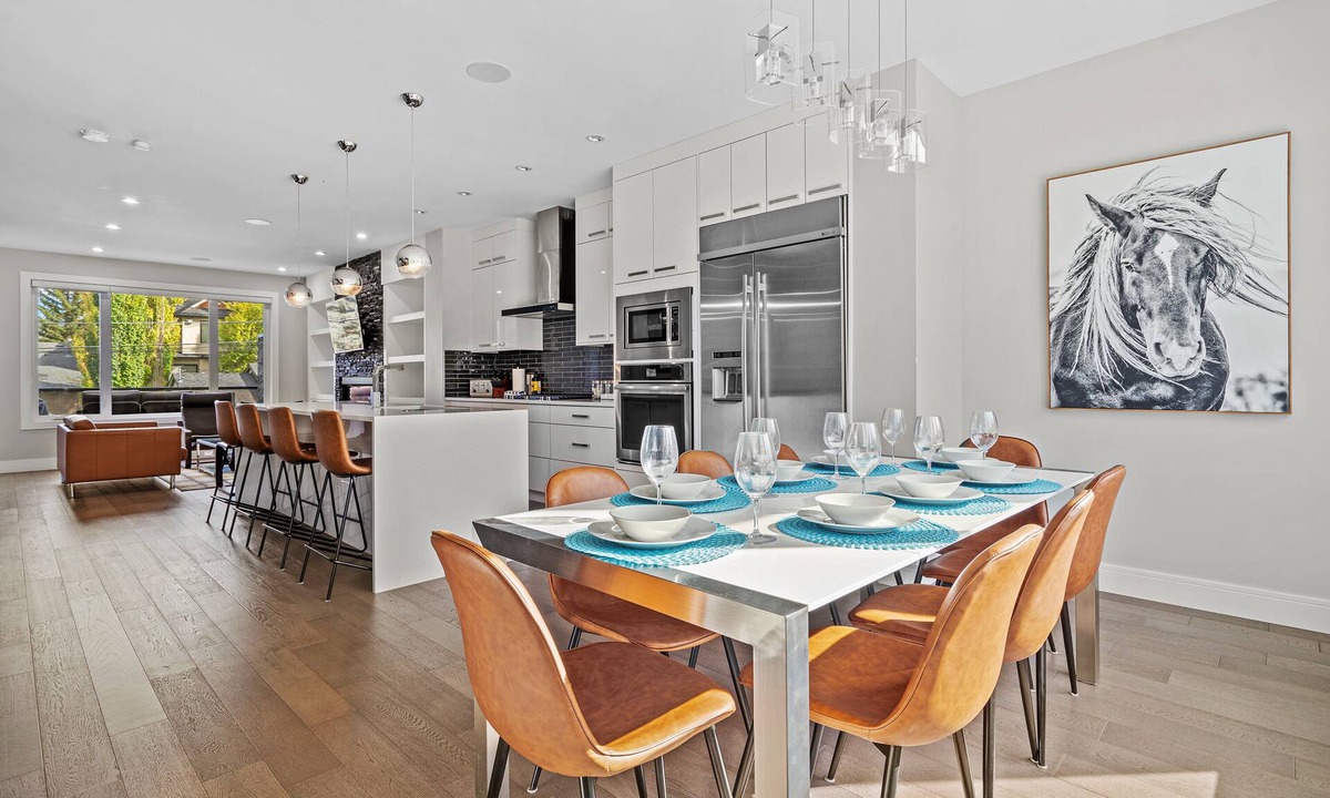 Parkhill-Stanley Park House | Downtown Luxury with Fast Wi-Fi & Amazing Kitchen!