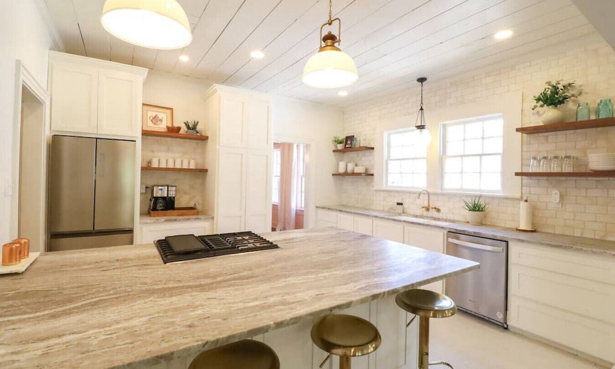 Natchitoches House | Downtown Riverside Oasis: Deck, Hot Tub & More!