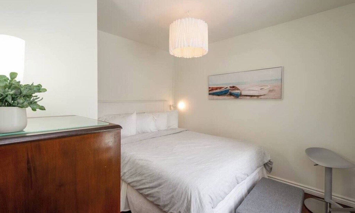 South End Apartment | Downtown South end central suite
