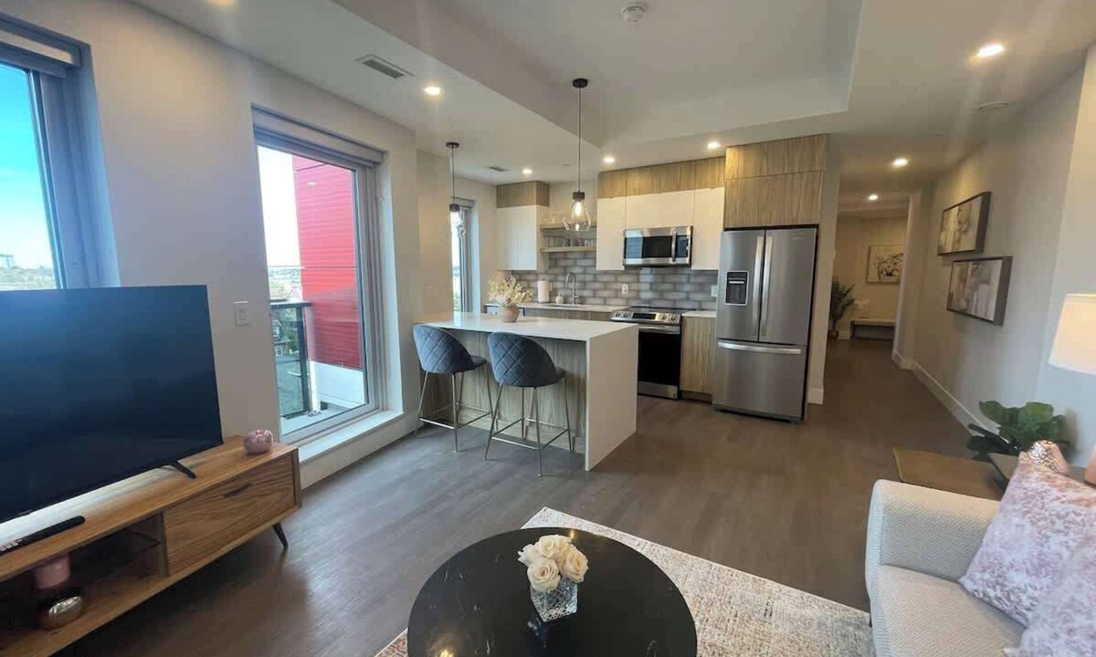 Downtown Halifax Apartment | Downtown, Spotless 2 Bed, 2 Bath with 6 appliances