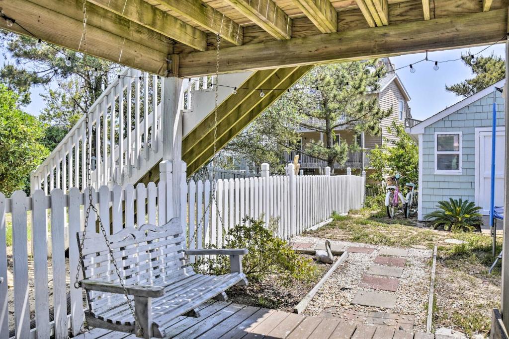 Nags Head Apartment | Dreamy, Coastal Studio Paradise with Hot Tub!