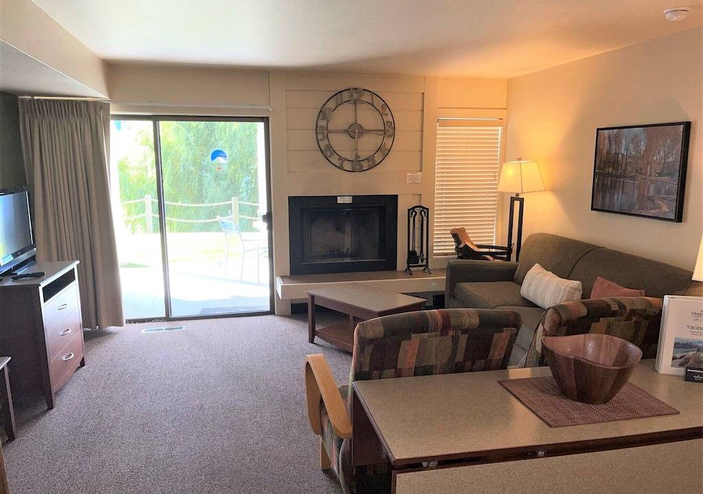 Wapato Point Apartment | E2 Ground Level Poolside with Two Patios