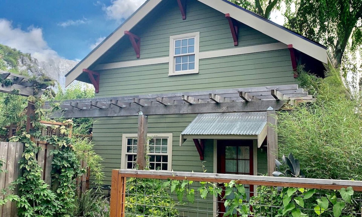 Loyal Heights Cottage | Earl Carriage House: Upscale & Private Guest House