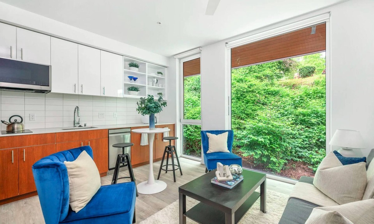 Eastlake Apartment | Eastlake Studio Retreat for Creatives, Professionals & City Explorers