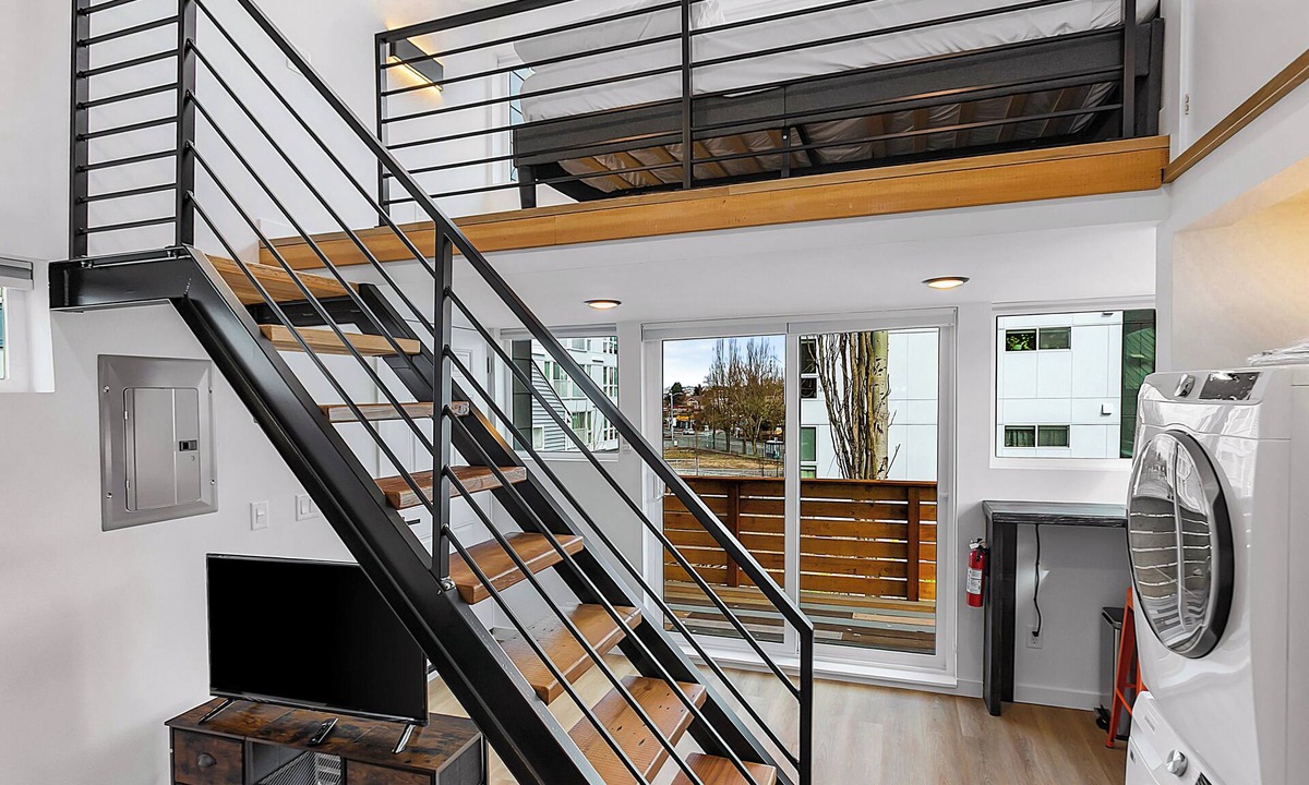 Columbia City Apartment | Echo Loft: A Modern Escape