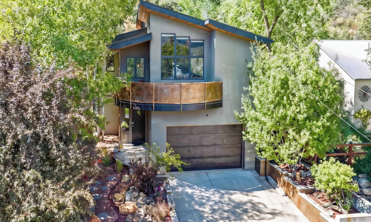 Durango House | Eco-Friendly - Walk to River/Mountain Trails - Near Downtown - King Beds - AC