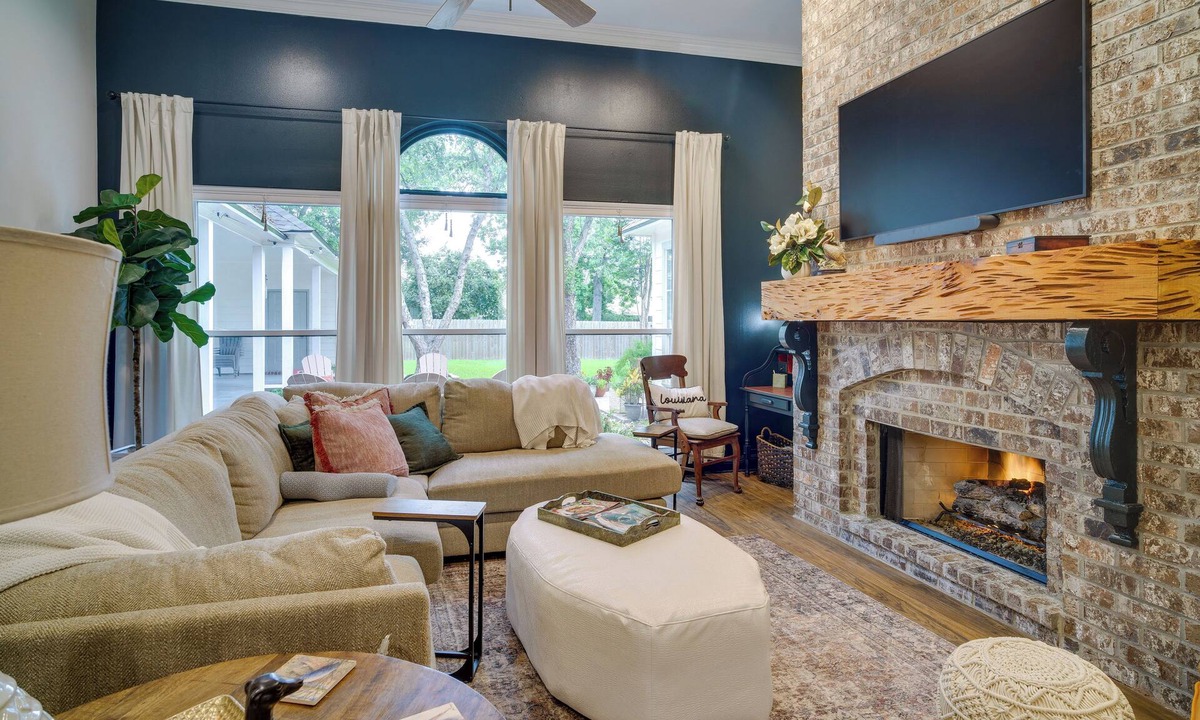 Highlands - Perkins House | Elegant Baton Rouge Home w/ Yard ~ 3 Mi to LSU!