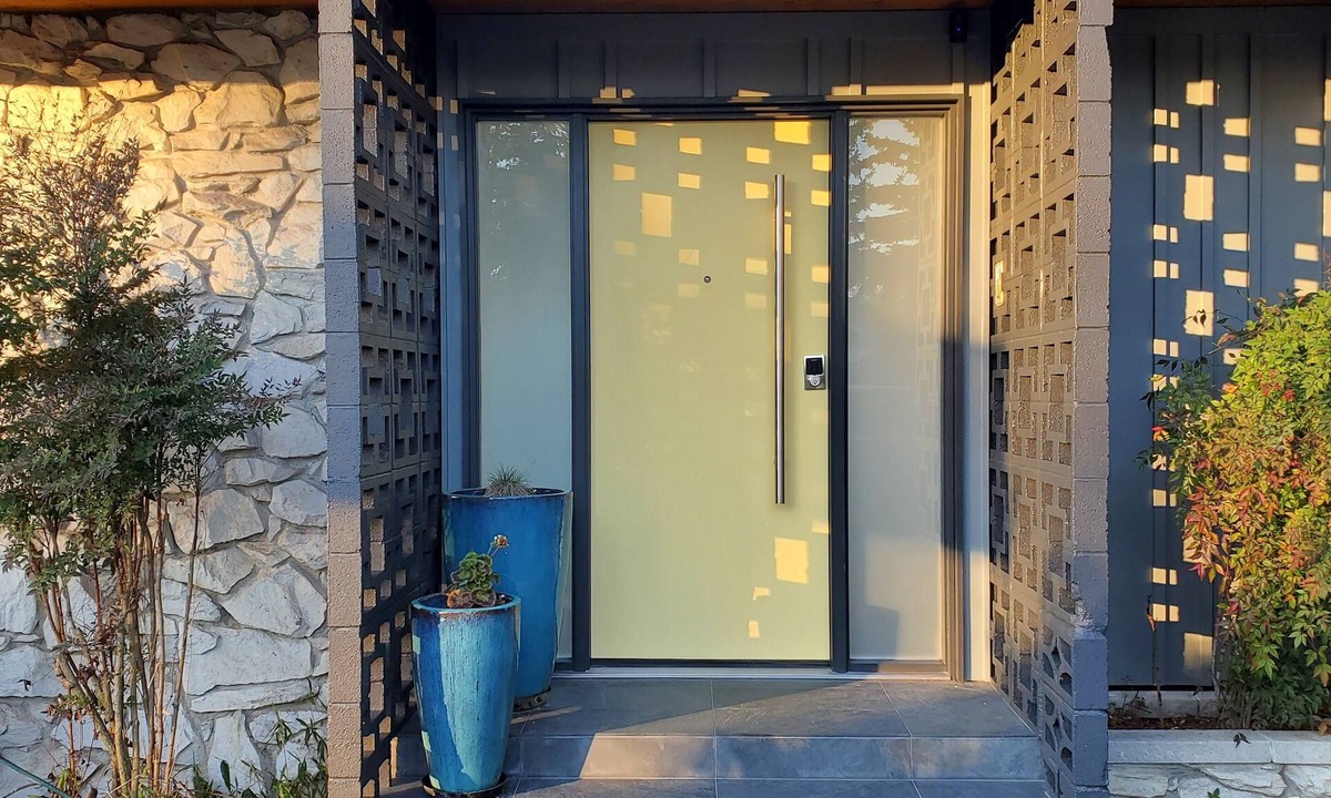 Hillwood House | Elegant Midcentury Modern 3-bedroom house in Shoreline with WiFi access