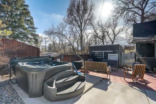 Central Colorado Springs Apartment | Elite Quarters Prime Location Downtown Hot Tub BBQ