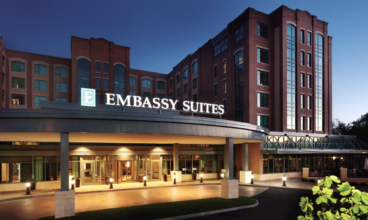 Saratoga Springs Hotel | Embassy Suites Saratoga Springs