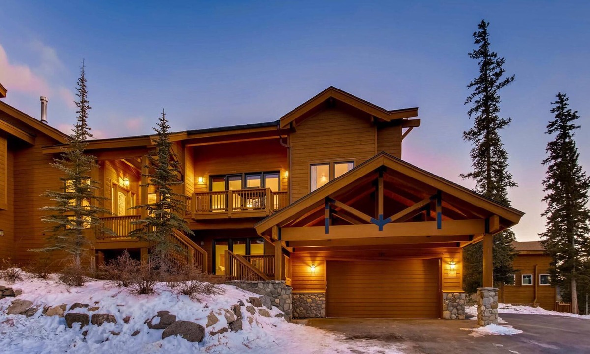 Woodmoor Cabin | Emmett's Peak in Breck | Private Hot Tub, Mountain Views, 5min drive to Slopes/Downtown