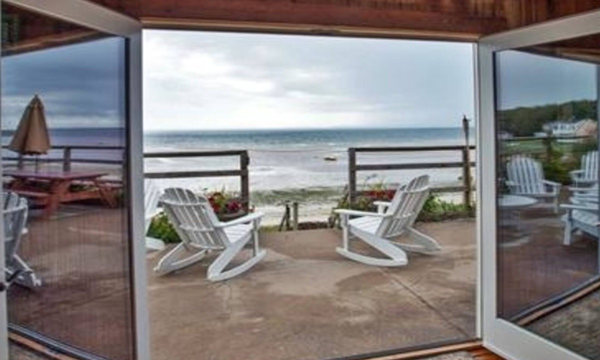 Wareham House | Enjoy A Secluded, Private Beach Right Outside Your Backdoor! AC in all bedrooms