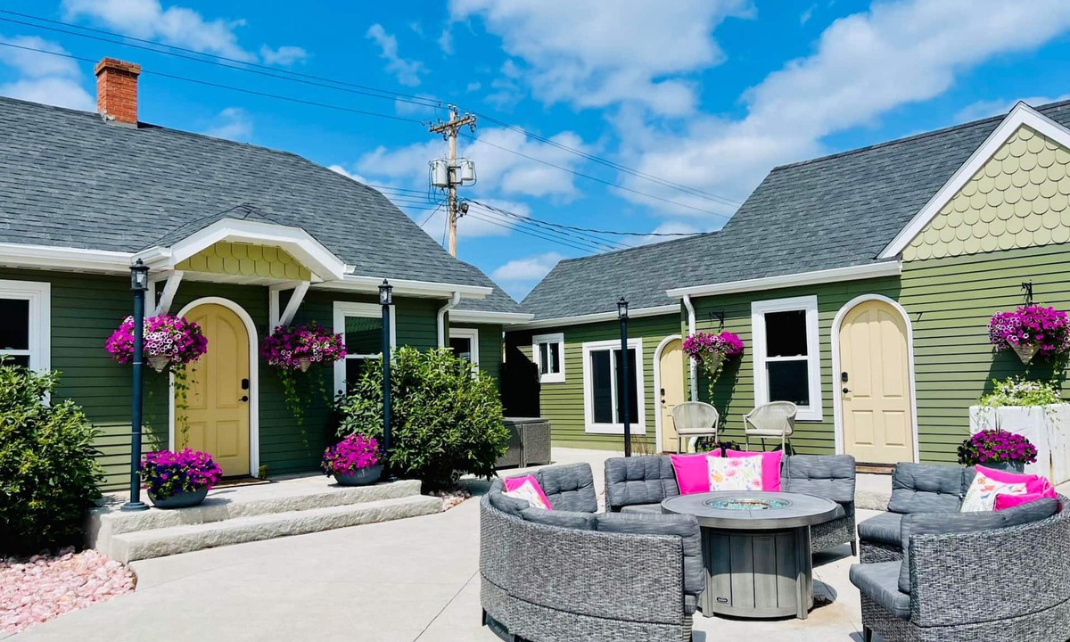 Custer Hotel | EO Bungalows – Adults Only
